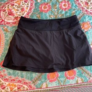 Lululemon play off the pleats mid-rise skirt